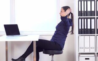 Besonders im Büro ist es wichtig in Bewegung zu bleiben - dynamisches Sitzen heißt das Motto